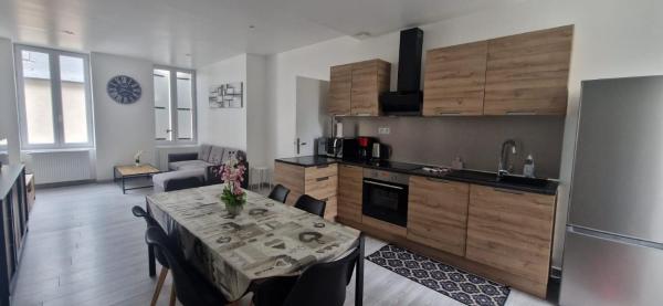 På billedet ses objektet Vierzon superbe appartement beliggende i byen Vierzon.