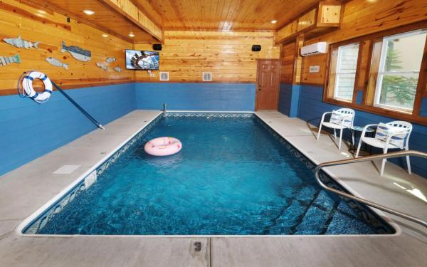 Billede 2: Dip in the Smokies - Splash in the pool and enjoy mountain views!