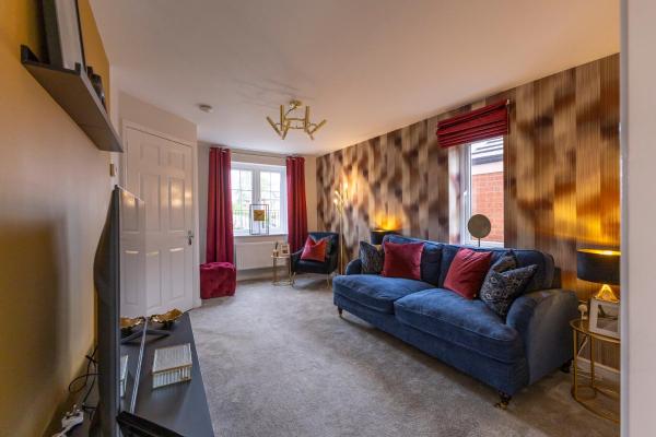 A la foto es mostra l'objecte Stunning and Bright 3-bed Home in Nottingham by Renzo, Free Parking, Next to M1! situat a la ciutat de Pinxton.