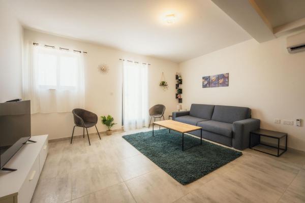 På bildet vises objektet Stylish 3BR Gozo Escape with Wifi & Homey Touches! som ligger i byen Taʼ Ħamet.