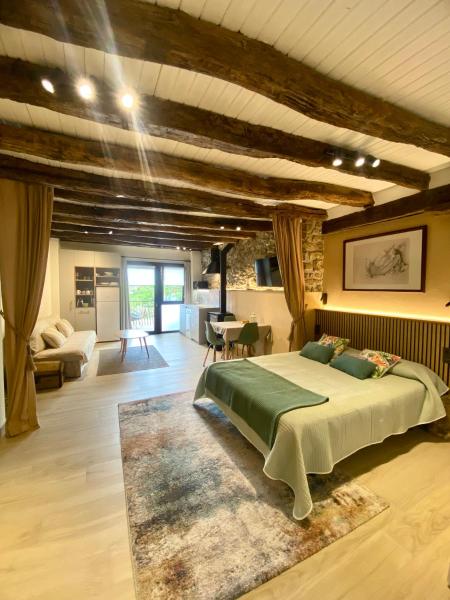 The photo shows the Country loft Zarautz- San Sebastián located in the city of Errezil.