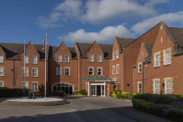 A la foto es mostra l'objecte Cheltenham Chase Hotel & Spa situat a la ciutat de Birdlip.