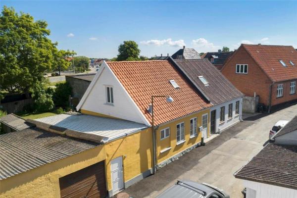 Auf dem Foto ist das Objekt 4259-Stege-Fabriksgade-14 in der Stadt Stege zu sehen.