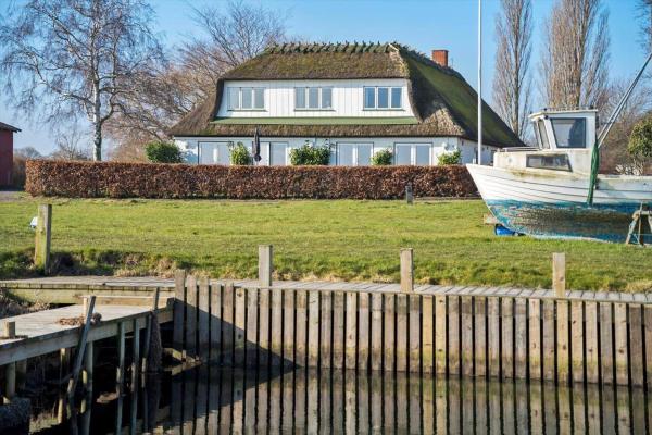 Na zdjęciu widoczny jest obiekt 8211-Mern-Havnen-4 położony w mieście Mern.