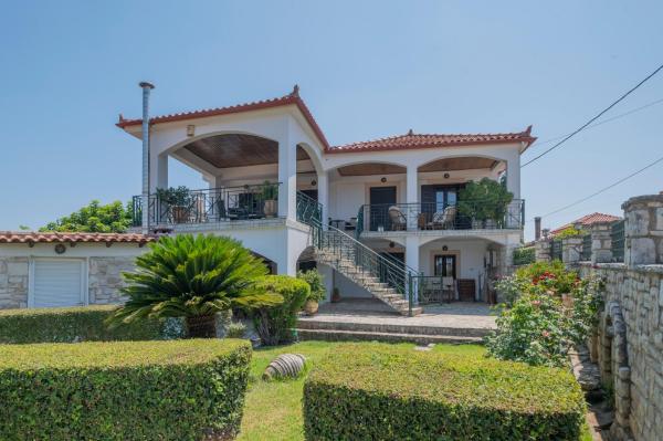 På bildet vises objektet Villa Karpofora View som ligger i byen Stréfi.