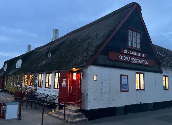 La photo montre l'objet Købmandsgården situé dans la ville de Brundbymark.