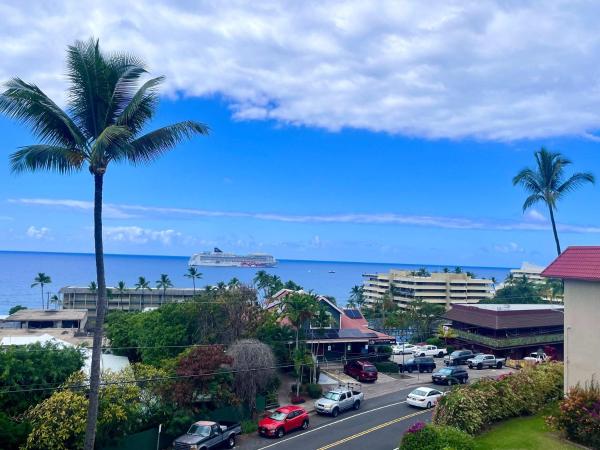 Kona Mansions - Ocean Views & Amenities - Kailua-Kona, HI