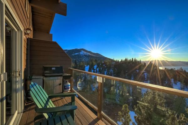 La photo montre l'objet Scenic Escape - BEST views of Lake Tahoe situé dans la ville de Stateline.