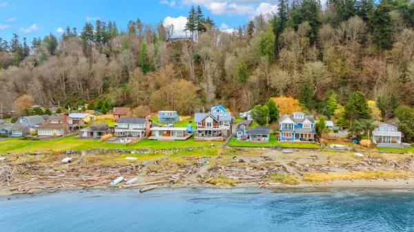 Na fotografii je vidět objekt SEA ESTA on WHIDBEY ISLAND nacházející se ve městě Maxwelton.