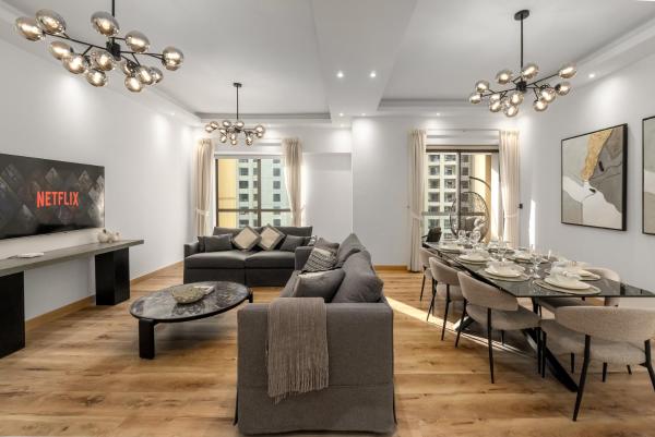 4 Bedroom Sea View Apartment in Jumeirah Beach Residence, Dubai