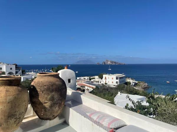 Nella foto è visibile l'oggetto Casa nostra - Panarea situato nella città di Panarea.