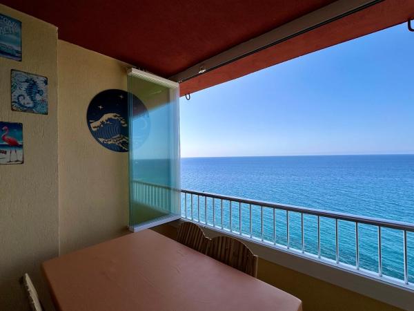 A la foto es mostra l'objecte Apartamento Mar azul Primera linea de playa situat a la ciutat de Almuñécar.