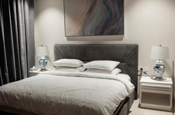 Na zdjęciu widoczny jest obiekt Night Moon położony w mieście Quryāt.