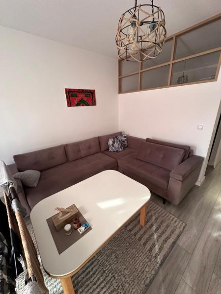 A la foto es mostra l'objecte Apartman Potok situat a la ciutat de Zenica.