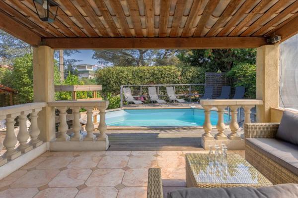 På billedet ses objektet Villa piscine privée 8P beliggende i byen Cannes.