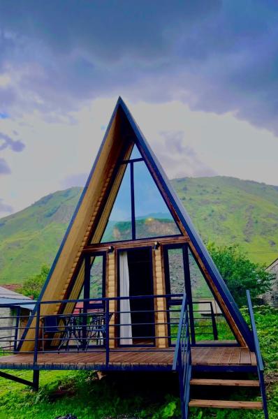 Auf dem Foto ist das Objekt Mountain HeartBeat Kazbegi in der Stadt Arsha zu sehen.