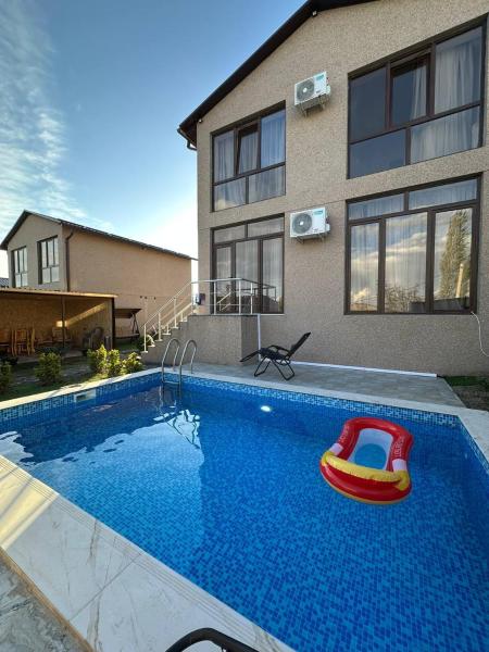 På billedet ses objektet Night Sky Byurakan beliggende i byen Aghtsʼkʼ.