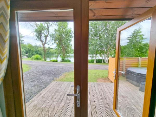 Oak Lodge 7 Hot Tub - York