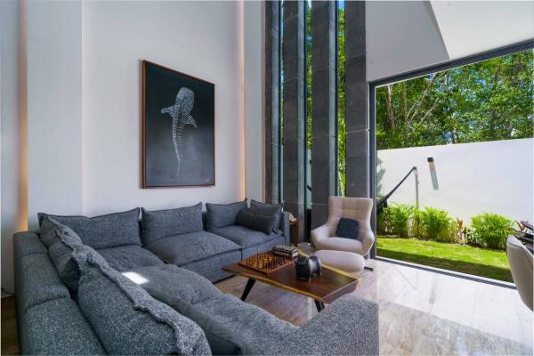 Luxury 5 Bedroom Villa - Private Heated Pool - Movie Theater - Gated Community - Fits 11 - Cancún