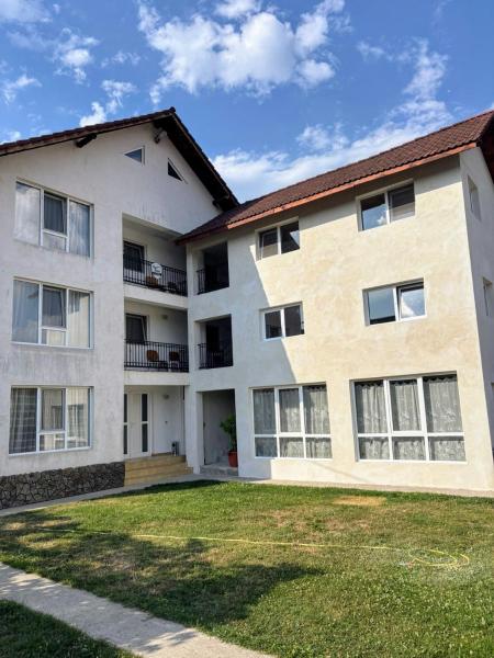写真にはBerislăveşti市にあるCasa Simaが写っています。