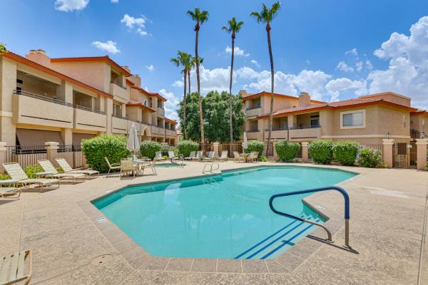 A la foto es mostra l'objecte Getaway w/ Balcony & Spa: 13 Mi to Old Town situat a la ciutat de Phoenix.