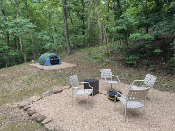 Holler Cabin And Camp - Eureka Springs, AR