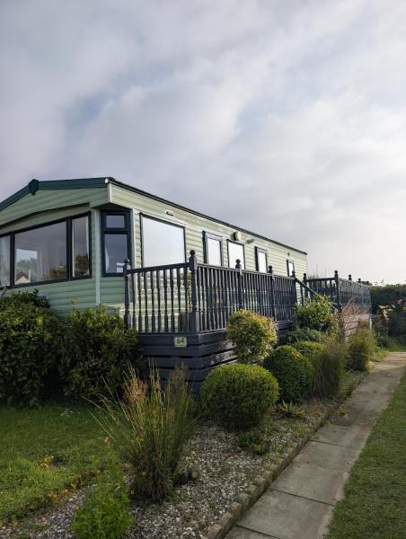 På billedet ses objektet 64 Wide Horizon beliggende i byen Aberaeron.