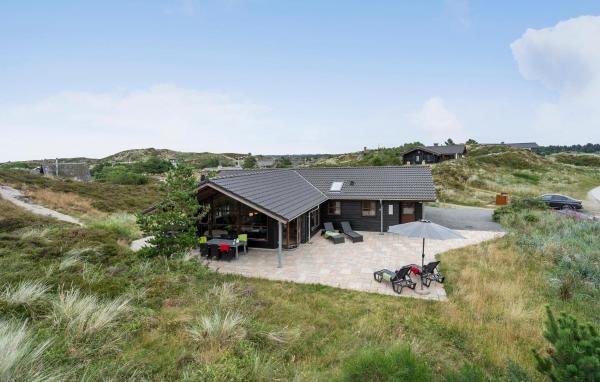 På billedet ses objektet Amazing Home In Henne With Sauna beliggende i byen Henne Strand.