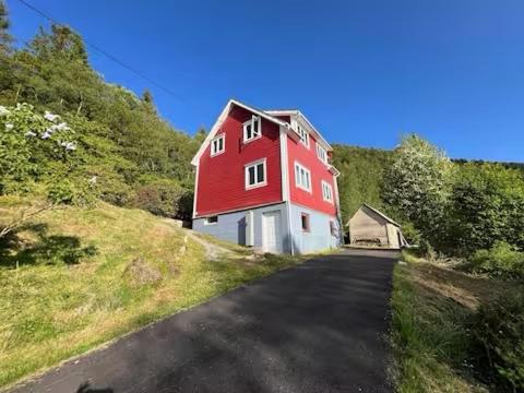 Na foto é possível ver o objeto Haus Harald localizado na cidade de Heggland.