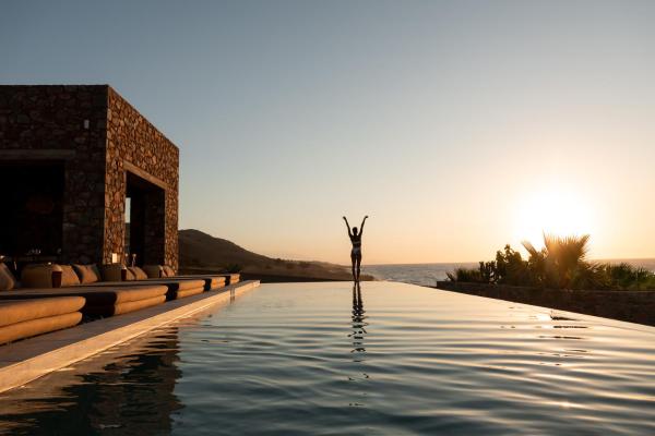 Nella foto è visibile l'oggetto Ormus Villa - Beachfront Sanctuary Blending with Earth, Sun & Sea by etouri situato nella città di Panormos.