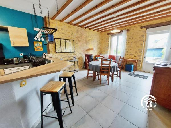 A la foto es mostra l'objecte Gîte des Douches situat a la ciutat de Olivet.