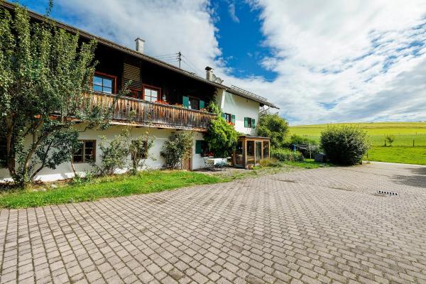 Nella foto è visibile l'oggetto Zweilindenhof situato nella città di Bauerbach.