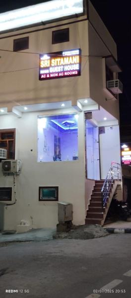 Auf dem Foto ist das Objekt Shri Sitamani Paying Guest House in der Stadt Ayodhya zu sehen.