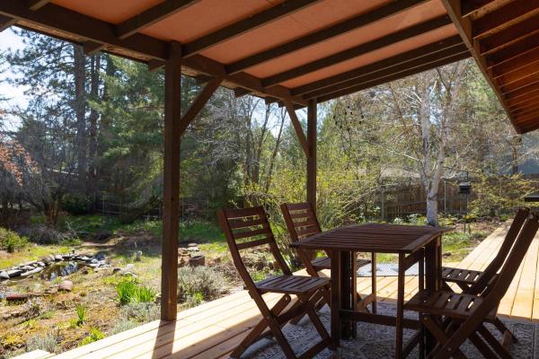 Na zdjęciu widoczny jest obiekt Cozy 2BDR Retreat in Bend for 6 położony w mieście Bend.