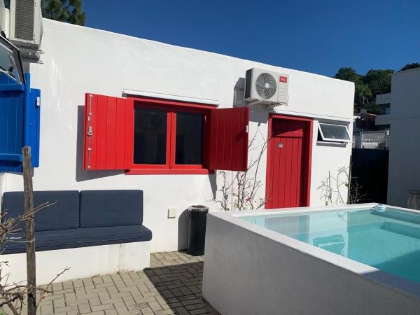 A la foto es mostra l'objecte Pequena Mykonos situat a la ciutat de Penha.