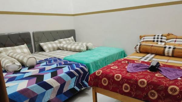 A la foto es mostra l'objecte Harmony Resto & Homestay situat a la ciutat de Ngadisari.