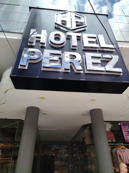 Na zdjęciu widoczny jest obiekt Hotel Perez położony w mieście Yacuiba.