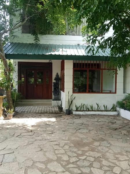 Na fotografii je vidět objekt Araliya Resthouse nacházející se ve městě Kandy.