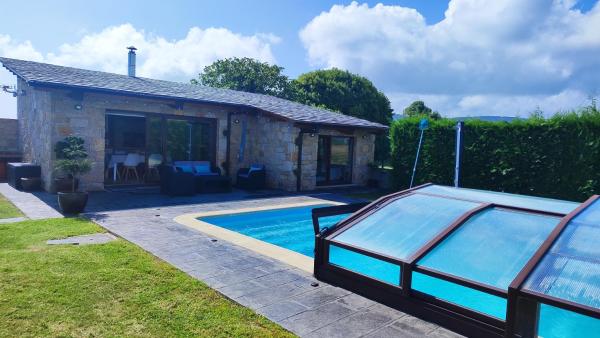 写真にはMoucide市にあるCasa de Invitados con asador y piscina de uso privadoが写っています。