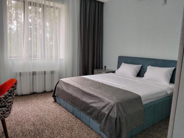 The photo shows the Şərq Vadisi Hotel located in the city of Qullar.