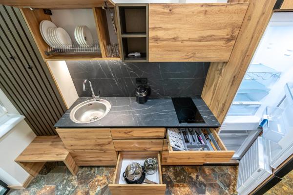 A la foto es mostra l'objecte Designer suites of Deribas situat a la ciutat de Odessa.