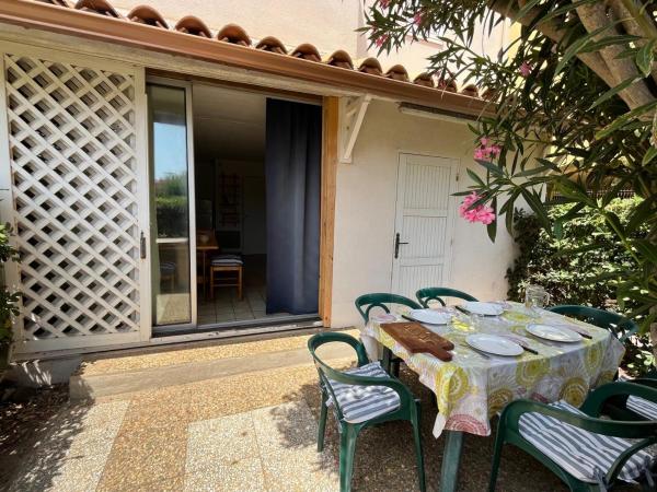 照片显示了位于Narbonne-Plage市的Les Balcons de la Méditerranée 515物件。