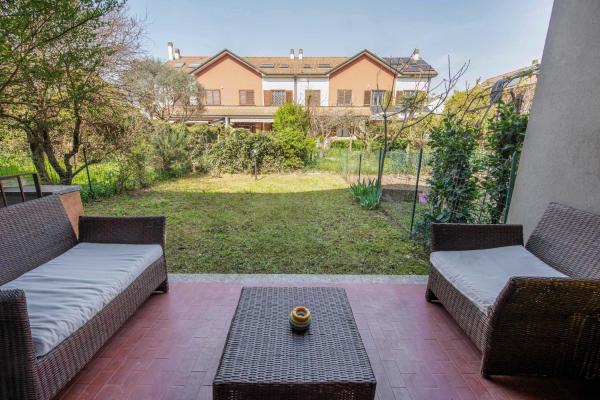写真にはセグラーテ市にあるVilla - Free Parking - Garden - Quietが写っています。