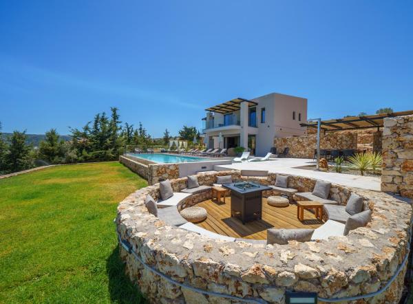 A la foto es mostra l'objecte In Vivo Villa - Breathtaking View -90sqm Heated Infinity Pool situat a la ciutat de Áyios Pávlos.