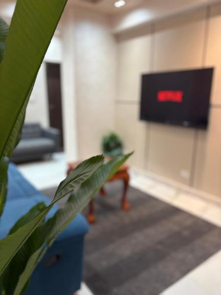 A la foto es mostra l'objecte Luxury 2-BDR Cozy apartment in EL-Zamalek Island situat a la ciutat de El Caire.