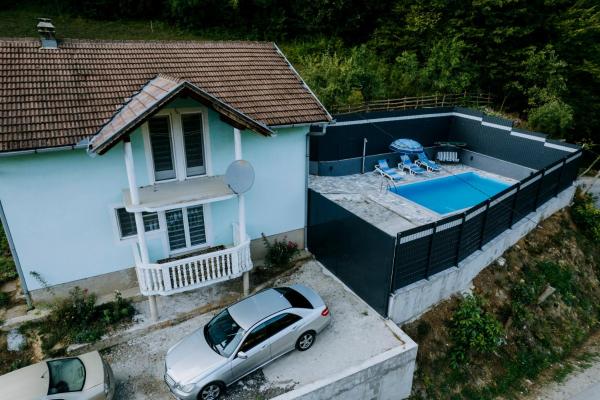 Na fotografii je vidět objekt Apartman Orahovčić nacházející se ve městě Donji Vakuf.