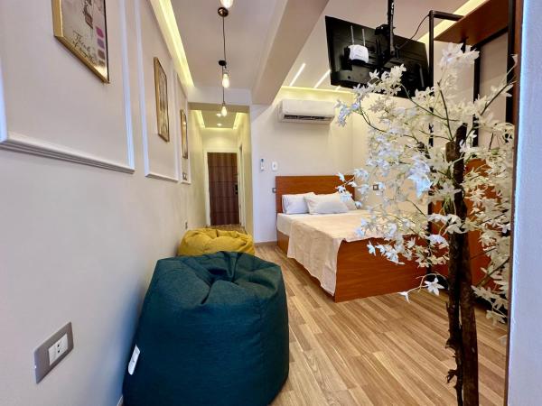 A la foto es mostra l'objecte Luxurious studio at TenTon Zamalek T202 situat a la ciutat de El Caire.