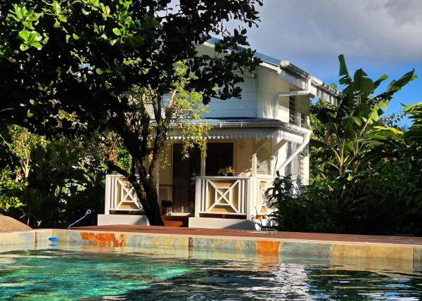 Auf dem Foto ist das Objekt Ecolodge Mata Api Bungalow Ylang-Ylang in der Stadt Faremi zu sehen.