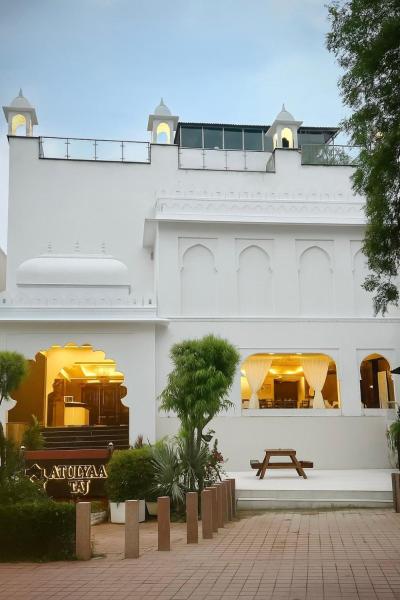 A la foto es mostra l'objecte Hotel Atulyaa Taj situat a la ciutat de Agra.