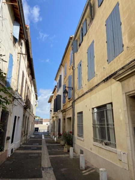 A la foto es mostra l'objecte Très bel appartement au coeur de la Roquette situat a la ciutat de Arles.